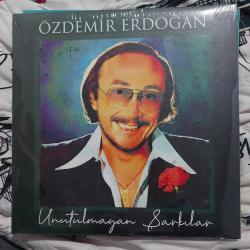 Özdemir Erdoğan lp plak ambalajında  unutulmayan şarkılar