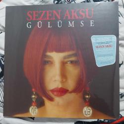 Sezen aksu lp plak ambalajında gülümse