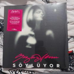 Sezen aksu lp plak ambalajında söylüyor