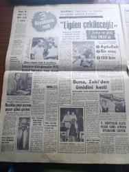 Hürriyet Gazetesi - 17 Temmuz 1969 - Ay'ın Fethine 3 Gün Var - Tarihi Hareket Saati 15.32 - Satürn 5 Gürledi Apollo 11 Yolda - Astronotlar Kendilerini Atış Rampasına Götüren Araçta Fotoğraf - Aldrin Ve Collins Füzeye Giden Koridordan Geçerken Fotoğraf - Satürn 5 Alevler Saçarak Ay Yolculuğuna Çıkıyor - Muammer Kaylan Cape Kennedy'den Bildiriyor - Süleyman Demirel Çağımız Gökte Asılı Duran Ay'ı Keşfetme Çağıdır - Futbol Maçı Yüzünden Salvador Komşusu Honduras'ı İşgal Etti - İstanbul Ankara İzmir Radyosu Programı - Tarkan Korkunç Takip Yazan Ve Çizen Sezgin Burak - Fay Anadol Tahlilleri Arabalarını Alıyor - Türkiye İş Bankası - Celal Bayar Anlatıyor Başvekilim Adnan Menderes Yazı Dizisi - Müzeyyen Senar Ellibirinci Yaş Gününü Sahnede Kutladı Fotoğraf - Fenerbahçe'nin Gözü Hala Ender Konca'da - Artist Pele - Galatasaraylılar Ailece Pazar Günü Avrupa Seyahatine Çıkıyor - Beşiktaş Yeni Sezona Pazar Günü Giriyor - Ve Ay'da İlk Yemek Fotoğraf - Dedektif Nik'in Maceraları Çizgi Roman