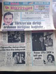 Hürriyet Gazetesi - 24 Aralık 1972 - Bülent Ecevit Türkiye'nin Dirliği Ordunun Birliğine Bağlıdır Dedi - Profesör Uğur Alacakaptan 5 Yıl 10 Ay Hapse Mahkum Oldu - İdamı İstenen Öğretmen Süleyman Bakır Suçsuz Görülerek Serbest Bırakıldı - Ünlü Aktör Ömer Şerif Üvey Kızının Düğününde İlk Eşiyle Bir Araya Geldi Fotoğraf - Kuzey Vietnam Savunma Bakanı Giap'ın Öldürüldüğü İleri Sürülüyor - Prenses Leyla Şeren'in Katili Genç Sevgilisi Rasim Kılıç - Tarkan Altın Madalyon Yazan Ve Çizen Sezgin Burak - Geriye Bırakmayacağım Yazan Ve Çizen Faruk Geç - Cem Karaca - Türk Casusu İngiliz Kemal İsrail Macerası Yazan Ali Kemal Meram Yazı Dizisi - Balca Yazan Sevda Gezer - Devekuşu Kabare Tiyatrosu Sete Çıkınca - Zeki Alasya Ve Metin Akpınar Fotoğraf - Fenerbahçe Bolu'dan Çok Zor Sıyrıldı - Uluslararası Yaşar Doğu Serbest Güreş Şampiyonası - Haliç Köprüsünün Kirişleri Getirildi Fotoğraf - Bizimkiler Çizen Sezgin Burak - Dedektif Nik'in Maceraları