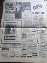 Hürriyet Gazetesi - 24 Aralık 1972 - Bülent Ecevit Türkiye'nin Dirliği Ordunun Birliğine Bağlıdır Dedi - Profesör Uğur Alacakaptan 5 Yıl 10 Ay Hapse Mahkum Oldu - İdamı İstenen Öğretmen Süleyman Bakır Suçsuz Görülerek Serbest Bırakıldı - Ünlü Aktör Ömer Şerif Üvey Kızının Düğününde İlk Eşiyle Bir Araya Geldi Fotoğraf - Kuzey Vietnam Savunma Bakanı Giap'ın Öldürüldüğü İleri Sürülüyor - Prenses Leyla Şeren'in Katili Genç Sevgilisi Rasim Kılıç - Tarkan Altın Madalyon Yazan Ve Çizen Sezgin Burak - Geriye Bırakmayacağım Yazan Ve Çizen Faruk Geç - Cem Karaca - Türk Casusu İngiliz Kemal İsrail Macerası Yazan Ali Kemal Meram Yazı Dizisi - Balca Yazan Sevda Gezer - Devekuşu Kabare Tiyatrosu Sete Çıkınca - Zeki Alasya Ve Metin Akpınar Fotoğraf - Fenerbahçe Bolu'dan Çok Zor Sıyrıldı - Uluslararası Yaşar Doğu Serbest Güreş Şampiyonası - Haliç Köprüsünün Kirişleri Getirildi Fotoğraf - Bizimkiler Çizen Sezgin Burak - Dedektif Nik'in Maceraları
