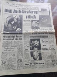 Hürriyet Gazetesi - 27 Aralık 1973 - İsmet İnönü Son Defa Meclis'te - Önceki Gün Hayata Gözlerini Yuman İsmet İnönü Yaşantısı Boyunca İyi Bir Aile Reisi Olarak Tanınmıştı - İsmet İnönü Eşi Mevhibe İnönü İle Birlikte Fotoğraf - TBMM'deki Katafalk Önünden Saygı Geçişi Bugün Başlayacak - İsmet İnönü Atatürk İle Karşı Karşıya Yatacak - İsmet İnönü İçin Yarın Yapılacak Cenaze Törenine Katılmak İçin İllerden Heyetler Geliyor - İsmet İnönü'nün Cenaze Töreni TV'den Naklen Verilecek - İsmet İnönü'yü Tanıyanlar O'nu Anlattı - CHP Genel Başkanı Bülent Ecevit - İsmet İnönü'nün Ölüm Haberini Alınca Ağlamaya Başlayan Osman Bölükbaşı - Pembe Köşk'te Artık Hüzün Var - Mevhibe İnönü İsmet Paşa'ya 45 Yıl Her Sabah İnsülin Yaptı - Bütün Dünya Radyo Ve TV'leri Haberi Yayınlarını Keserek Verdi - Çağın En Büyük Devlet Adamlarından Biri Öldü - Acı Tütün Yazan Necati Cumalı Yazı Dizisi - Tarkan Kurt Kanı Yazan Ve Çizen Sezgin Burak - 50.000'inci Murat 124 26 Aralık 1973'te İmal Edilmiştir Fotoğraf - TOFAŞ