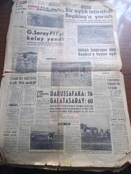 Milliyet Gazetesi - 4 Aralık 1960 - Yassıada'da 2 Dava Karara Bağlandı - Değirmen Davası Düştü Ve Sanıklardan Şemsi Demirkan Tahliye Edildi - Zimmet Davasında Zeyyat Mandalinci'nin Tevkif Kararı Kalktı - Kayseri Olayları İçin 13 Kişinin İdamı İsteniyor - Sezai Okan'ın Açıklaması Kurucu Meclis 2 Ocakta Toplanıyor - Teknik Üniversite Rektörü Fikret Narter 147'ler Meselesi İnkişaf Halinde Dedi - Cemal Gürsel'in Muayene İçin Amerikalı Bir Doktor Geldi - Rus Feza Gemisi Parçalanıp Yandı - Çetin Altan Köşe Yazısı - Dün Yassıada'da Yazan Halit Kıvanç - Abdülcanbaz'ın Maceraları Çizen Turhan Selçuk - Pazarlık Köşesi Yazan Halit Kıvanç Köşe Yazısı - İslam Dini Afrika'da Yayılıyor - Yakut Gözlü Kedi Yazan Ümit Deniz Yazı Dizisi - Johnny Hazard Çizen Frank Robbins - Allahlık Ali Bey Çizen Swan - Oba Sucuğu - Galatasaray Ptt'yi Kolay Yendi - Bir Aylık İstirahat Beşiktaş'a Yaradı - Fenerbahçe Eskişehir'de 3 0 Galip - Darüşşafaka 76 Galatasaray 60