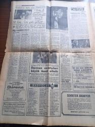 Milliyet Gazetesi - 20 Ocak 1968 - Televizyon Şebekesi Gelecek Yıl Kuruluyor - Devlet Otoritesi İle Alay Edenler 2 Yazan Abdi İpekçi Köşe Yazısı - Kalp Naklinde Bir Engel Daha Aşılıyor Organ Reddini Bir Önleyici Bir Usul Bulundu - Boğaz Köprüsü Projesini İngiliz Firma Yapacak - Boraksı Etibank'ın İşletmesi İstendi - Orhan Kemal'in Yalova Kaymakamı Piyesi Ulvi Uraz'ın Tiyatrosunda Büyük Bir Başarı Kazandı - Sülün Osman Şarkıcılığa Karar Verdi - Alptekin Viyana Delisi Yazan Ahmet Kozanoğlu Çizen Abdullah Turhan - Abdülcanbaz'ın Maceraları Çizen Turhan Selçuk - Sokaklardan Bir Kız Yazan Orhan Kemal Yazı Dizisi - Çağın En Büyük Cinayetleri Yazan Kurt Singer Yazı Dizisi - Karagöz Armağanı 1968 - İstanbul'un İlginç Gece Kulüplerinden Viski A Go Go Fotoğraf - Durul Gence - Dormen Sanatçıları Büyük Kaza Atlattı - Ahmet Berman'a Sessiz Jübile - Can Bartu'nun İtalya'da Ameliyat Oluşu Senatoda Tartışıldı - Ankaragücü Trafik Kazası Geçirdi - Beşiktaş Stadı 30.000 Kişi Olacak - Muhammed Ali Clay