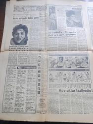 Dünya Gazetesi - 14 Mart 1961 - Kuyruk Deyip Te Geçmeyin Yazan Falih Rıfkı Atay Köşe Yazısı - Karşılama Ve Uğurlamalar Yasak - Masraflı Açılış Ve Temel Atma Törenleri De Yapılmayacak - Turan Emeksiz'in Cesedinden Çıkarılan Kurşun Değiştirilmiş - Kerkük'te Türklere Saldırıldı - Siyasi Faaliyetlere İzin Duruşma Bitince - Din İşlerinde Islahat Şimdi Yapılmalıdır - Beyazıt Meydanı İçin Bir Plan Daha - La Dolce Vita Yazan Lo Duca Yazı Dizisi - Uy Babo Karakışda Doğudan Gezi Notları Yazı Ve Fotoğraflar Fikret Otyam Yazı Dizisi - Tekelonya Cumhuriyeti Yazan Bedii Faik Yazı Dizisi - Memleket Sevgisi İle Bir Foto Montaj Vücut Gina Lollobrigida Baş Lydia Arepina'nın - Belinda Lee Roma'da İlgi Çekmek Peşinde Fotoğraf - DR. Çat Çizen Bozz- Roy Rogers Çizgi Roman - Burç Falı - Beşiktaş ve Galatasaray Büyük Maça Hazırlanıyor - Türkiye Basketbol Şampiyonası Yarın Akşam Başlıyor - Feriköy Hakem Muvahhit Afir'i Mahkemeye Verdi - Fenerbahçe Kulübü Sözcüsü Faruk Ilgaz Hakemleri İtham Etti - Spor Toto