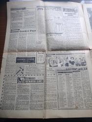 Son Havadis Gazetesi - 25 Mayıs 1962 - İnönü Canını Ortaya Koymuş Yazan Mümtaz Faik Fenik Köşe Yazısı - Adalet Partisi Ve CHP Merkez İdare Kurulları Toplanıyor - Siyasi Affın Tarihi Bugün Tesbit Edilecek - Birleşik Amerika 3. Feza Adamı Deniz albayı Carpenter'i Gönderdi - Yılın Fotoğrafı Eski Başsavcı Altay Ömer Egesel İle İzmirli Telefon Memuresi Ayten Akturan Yanyana - Telefoncu Ayten Akturan Hanım Varan VII - Gazetecilere Küfür Yağdıran Nurettin Egesel'i İstiklal Yaradılış Affetti - Celal Bayar Affedilirse İsviçre'ye Gitmeyecek - Resim Sanatla Tedavi Yazan Fikret Adil Köşe Yazısı - Ahmet Cevdet Paşa Yazan Ragıp Akyavaş - Bari Dernekleri Rahat Bırakalım Yazan Orhan Seyfi Orhon Köşe Yazısı - Amerikan Başkanı Kennedy Basın Toplantısında Dünya Konularında Bahsetti - Ava Gardner Fotoğraf - Maceralar Kralı Çizen Milt Caniff - Cengiz Han Çeviren B.D Yazı Dizisi - Şampiyonluk Yolunda Puan Farkı Üçe İndi - Fenerbahçe Galatasaray'dan Rövanşı Aldı - Beden Terbiyesi Genel Müdürü Fikret Altınel