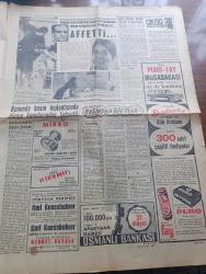 Son Havadis Gazetesi - 25 Mayıs 1962 - İnönü Canını Ortaya Koymuş Yazan Mümtaz Faik Fenik Köşe Yazısı - Adalet Partisi Ve CHP Merkez İdare Kurulları Toplanıyor - Siyasi Affın Tarihi Bugün Tesbit Edilecek - Birleşik Amerika 3. Feza Adamı Deniz albayı Carpenter'i Gönderdi - Yılın Fotoğrafı Eski Başsavcı Altay Ömer Egesel İle İzmirli Telefon Memuresi Ayten Akturan Yanyana - Telefoncu Ayten Akturan Hanım Varan VII - Gazetecilere Küfür Yağdıran Nurettin Egesel'i İstiklal Yaradılış Affetti - Celal Bayar Affedilirse İsviçre'ye Gitmeyecek - Resim Sanatla Tedavi Yazan Fikret Adil Köşe Yazısı - Ahmet Cevdet Paşa Yazan Ragıp Akyavaş - Bari Dernekleri Rahat Bırakalım Yazan Orhan Seyfi Orhon Köşe Yazısı - Amerikan Başkanı Kennedy Basın Toplantısında Dünya Konularında Bahsetti - Ava Gardner Fotoğraf - Maceralar Kralı Çizen Milt Caniff - Cengiz Han Çeviren B.D Yazı Dizisi - Şampiyonluk Yolunda Puan Farkı Üçe İndi - Fenerbahçe Galatasaray'dan Rövanşı Aldı - Beden Terbiyesi Genel Müdürü Fikret Altınel