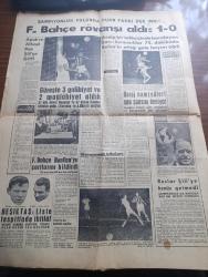 Son Havadis Gazetesi - 25 Mayıs 1962 - İnönü Canını Ortaya Koymuş Yazan Mümtaz Faik Fenik Köşe Yazısı - Adalet Partisi Ve CHP Merkez İdare Kurulları Toplanıyor - Siyasi Affın Tarihi Bugün Tesbit Edilecek - Birleşik Amerika 3. Feza Adamı Deniz albayı Carpenter'i Gönderdi - Yılın Fotoğrafı Eski Başsavcı Altay Ömer Egesel İle İzmirli Telefon Memuresi Ayten Akturan Yanyana - Telefoncu Ayten Akturan Hanım Varan VII - Gazetecilere Küfür Yağdıran Nurettin Egesel'i İstiklal Yaradılış Affetti - Celal Bayar Affedilirse İsviçre'ye Gitmeyecek - Resim Sanatla Tedavi Yazan Fikret Adil Köşe Yazısı - Ahmet Cevdet Paşa Yazan Ragıp Akyavaş - Bari Dernekleri Rahat Bırakalım Yazan Orhan Seyfi Orhon Köşe Yazısı - Amerikan Başkanı Kennedy Basın Toplantısında Dünya Konularında Bahsetti - Ava Gardner Fotoğraf - Maceralar Kralı Çizen Milt Caniff - Cengiz Han Çeviren B.D Yazı Dizisi - Şampiyonluk Yolunda Puan Farkı Üçe İndi - Fenerbahçe Galatasaray'dan Rövanşı Aldı - Beden Terbiyesi Genel Müdürü Fikret Altınel