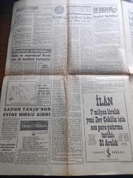 Son Havadis Gazetesi - 26 Ekim 1965 - Sevinelim Mi Üzülelim Yazan Mümtaz Faik Fenik Köşe Yazısı - Hizmet Kabinesi Kuruluyor - Süleyman Demirel Bizim Usullerimiz Tamamen Demokratiktir Dedi - İstanbul Üniversitesi Rektör Seçiminde En Güçlü Namzet Dr. Halit Ziya Konuralp - Bakanların Listesi Bugün Cemal Gürsel'e Verilecek - Mahkemede Güler Gürses'in Şakır şakır Atarım Plağını Çalıp Dinlediler Fotoğraf - Uzayda Buluşma İkizlerin Uçuşu Geri Bırakıldı - Demirel Başbakan Yazan Orhan Seyfi Orhon Köşe Yazısı - Ziya Gökalp'ın 41. Ölüm Yılı -  Bizans Casusu Batu'nun Maceraları Yazan Ve Çizen Yurdagün Göker - Tarihte Bugün Patrona Halil Öldürüldü - Sultan Aziz'in Başpehlivanı Kavasoğlu Yazan Meydancı - Tiyatro Konusunda Haşim İşcan Tezada Düşüyor - Futbolcu Metin Oktay'ın Rol Aldığı Film Taçsız Kral Fotoğraf - Ajda Pekkan Ayten Kaçmaz Fotoğraf - James Bond Bulgar Rakibiyle Karşılaşacak - Şükrü Gülesin'in Jübilesi İçin Lazio Takımı Tam Kadro Geliyor - Fenerbahçe Dinamo Maçı 4  ve 13 Kasım'da