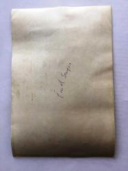 EMEL SAYIN'IN ORİJİNAL 2'Lİ FOTOĞRAF SETİ, 18 x 12 m EBADINDA - SİYAH & BEYAZ - EMEL SAYIN BİR KAMU DAİRESİNDEN HALKIN ve POLİSLERİN EŞLİĞİNDE ÇIKARKEN ÇEKİLMİŞ 2 FARKLI KARE, 1980'LER