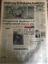 YENİ SABAH GAZETESİ 5 ŞUBAT 1959 YIL :21 SAYI :7158--Menderes ,Karamanlisle  yarın Zürih de görüşecek --Polis Tarabya  metropolidi hakkında takibata geçti --Zonguldak limanında  bir şilep batmak üzere ---15 Silahlı şahıs bir trenden kadın kaçırdı ---Bir bekçi adliye  önünde kayınpederini öldürdü --Bir gazeteci daha dün mahkum oldu --72 lik kadın ikiz çocuk doğurdu ---Kültür Meydanı :Siyavuşgil --İstanbul Rehberi ---Irak ta imamlar ,Komünizme karşı CİHAT ile ettiler --60 senelik iki aşık nihayet evlendiler ---Beş el ateşle 3 kişiyi yaraladı ---Bütçe Encümeninde imar vekili şiddetle tenkid edildi --Milli lig 21 Şubat ta başlıyor --Karagümrük Beşiktaş ı 1-0 Mağlup Ederek Üçüncü Oldu ---Kaleci Adil için Galatasaray temsilcisi Kahire ye gidiyor --Akdeniz oyunlarında atletizm yer almıyor --Basına isbat hakkı adliye--Sucuk yapılan yerde domuz eti bulundu --Bir uçak 73 yolcu ile Newyork civarına düştü--Banka kredileri kar hadlerine göre ayarlanacak --