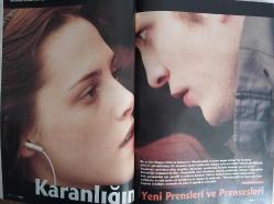 SABAH DERGİ GRUBU-SİNEMA DERGİSİ-POPÜLER SİNEMA DERGİSİ-5.5 TL-2010-SAYI:06-HAZIRAN-DOSYA-ALACAKARANLIK'LA GELEN DOĞAÜSTÜ AŞK FURYASI-BİR USTA COSTA GAVRAS-AYIN OYUNCUSU-AMMA THOMPSON-YAKIN PLANDAKILER-ONDINE-ÖLÜMCÜL TAKIP-2000'LERIN ILK 10 YILINDA YENI YÖNETMENLER-AŞKA ŞİDDET KARIŞIYOR-ALACAKARANLIK EFSANESİ:TUTULMA-SÖYLEŞİLER-JOA PEDRO RODRIGUES-ERKEK GIBI OLMEK-KAZIM ÖZ-ŞAVAKLAR-CENER VE ALPER ÖZYURTLU-EV-KEN LOACH-HAYATA ÇALIM AT-KORKUNUN YENI PRENSLERI VE PRENSESLERI-SIRADIŞI BIR CINAYET HIKAYESİ-MUTLU SONLU BIR MASAL-POLITIK SINEMANIN HEM ISA'SI HEM MUSA'SI-DÖRT DUVAR ARASINDA DEHŞET-DÜNTA SINEMA TARIHI 10-1985-1995-SINEMADAN ÇIKMIŞ INSAN-ÖZEL SEANS-IŞIK VE GÖLGE-ATILLA DORSAY-KULT FILMLER-YEŞİLÇAM KLASIKLERI-TV DIZILERI-SOUNDTRACK-DVD REHBER-SINEMA ÇIKIŞI-ROBIN HOOD-ELM SOKAĞINDA KABUS-AYRILIK-PERS PRENSI:ZAMANIN KUMLARI-BAHTI KARA-IRON MAN II-MONDO CANE-ODETE-GELIN-VENGO-RIZA SÖNMEZ-KOY-ELVEDA-GEORGY GIRL.