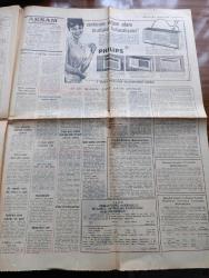 Akşam Gazetesi - 3 Ağustos 1966 - Ruben Asa'nın Affını Tasarıya Sokanlar Açıklandı - Adalet Partisi Affı Senato'dan  Geçtiği Şekilde Çıkaracak - Tabii Senatörler Sert Bir Bildiri Yayınlandı Süleyman Demirel Mağlup Olacaktır - Eski Harbiyeliler Beraat Etti - Sovyetler Birliğinde Kosigin İstifa Etti Ve Tekrar Başbakan Oldu - Yusuf Ekinci İsimli Bir Deli Atatürk Büstünü Parçaladı - Çöl Şeytanı Hazırlayan Suat Yalaz Çizgi Roman - Cehalet İhanet Ve Tarafsızlık Yazan Çetin Altan Köşe Yazısı - Türk Zevkini Seçiniz Sunal Kokteyl İçiniz - Hürrem Sultan'ın Sonu Ve Sonrası Yazan Ve Çizen Ratip Tahir Burak - Suların Gölgesinde Bekir Büyükarkın'ın Tarihi Romanı Yazı Dizisi - Yaşayan Alevilik Röportaj Yahya Benekay Yazı Dizisi - Yayın Dünyası Köşesi - Sol Yayınları - Başak Yayınları - Bir Hikayemiz Var Yazan İslam Çupi Köşe Yazısı - Galatasaray Sezona Ümitli Girdi - Dünya Kupasından Sonra Otoritelerin İddiası Futbol Zevki Kayboluyor - Fenerbahçe Parlak Bir Mevsim Yaşayacak