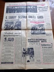 Akşam Gazetesi - 3 Ağustos 1966 - Ruben Asa'nın Affını Tasarıya Sokanlar Açıklandı - Adalet Partisi Affı Senato'dan  Geçtiği Şekilde Çıkaracak - Tabii Senatörler Sert Bir Bildiri Yayınlandı Süleyman Demirel Mağlup Olacaktır - Eski Harbiyeliler Beraat Etti - Sovyetler Birliğinde Kosigin İstifa Etti Ve Tekrar Başbakan Oldu - Yusuf Ekinci İsimli Bir Deli Atatürk Büstünü Parçaladı - Çöl Şeytanı Hazırlayan Suat Yalaz Çizgi Roman - Cehalet İhanet Ve Tarafsızlık Yazan Çetin Altan Köşe Yazısı - Türk Zevkini Seçiniz Sunal Kokteyl İçiniz - Hürrem Sultan'ın Sonu Ve Sonrası Yazan Ve Çizen Ratip Tahir Burak - Suların Gölgesinde Bekir Büyükarkın'ın Tarihi Romanı Yazı Dizisi - Yaşayan Alevilik Röportaj Yahya Benekay Yazı Dizisi - Yayın Dünyası Köşesi - Sol Yayınları - Başak Yayınları - Bir Hikayemiz Var Yazan İslam Çupi Köşe Yazısı - Galatasaray Sezona Ümitli Girdi - Dünya Kupasından Sonra Otoritelerin İddiası Futbol Zevki Kayboluyor - Fenerbahçe Parlak Bir Mevsim Yaşayacak