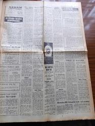 Akşam Gazetesi - 22 Şubat 1967 - İhtilalci Milli Devrim Ordusu Teşkilatı Başkanı Mucip Ataklı'dır - Film Yıldızı Salih Güney Nevin Sarıoğlu'nu Eve Kapatmış - Marlon Brando Otel Borcunu Amerika'da Verecek - Kıbrıs Ve Barzani Konusunda Irak'la Görüşüldü - Karadeniz Üniversitesinde Süresiz Boykot Var - Milli Takım Ve Galatasaray'ın Efsane İsmi Turgay Şeren Evlendi Fotoğraf - İstanbul Valisi Vefa Poyraz Belediyeyi Suçladı - Dağlar Benimdir Yazan ve Çizen Suat Yalaz - Sayın Sunay Siz A.P. li Değilsiniz Yazan Çetin Altan Köşe Yazısı - Beynelmilel Köpek Sergisi - Elizabeth Taylor Ve Richard Burton Oscar'a Aday Gösterildi - Şehzade Bayazıt İran'da Yazan Ve Çizen Ratip Tahir Burak - Aşk Meleği Çizen Ethem Çalışkan - Avrupa'da Yasak Aşklar Celalettin Çetin Yazıyor - Yayın Dünyası Köşesi - Türk Edebiyatında Hikaye Ve Roman - Berlin Ve Münih Yazan Haldun Taner - Türkiye İrlanda Maçı Saat 15.00 de Başlayacak Maçı Radyo Yayınlayacak - Milli Takımımız Bugün 122. Maçını Oynuyor - İrlanda'da Cantwell