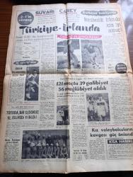 Akşam Gazetesi - 22 Şubat 1967 - İhtilalci Milli Devrim Ordusu Teşkilatı Başkanı Mucip Ataklı'dır - Film Yıldızı Salih Güney Nevin Sarıoğlu'nu Eve Kapatmış - Marlon Brando Otel Borcunu Amerika'da Verecek - Kıbrıs Ve Barzani Konusunda Irak'la Görüşüldü - Karadeniz Üniversitesinde Süresiz Boykot Var - Milli Takım Ve Galatasaray'ın Efsane İsmi Turgay Şeren Evlendi Fotoğraf - İstanbul Valisi Vefa Poyraz Belediyeyi Suçladı - Dağlar Benimdir Yazan ve Çizen Suat Yalaz - Sayın Sunay Siz A.P. li Değilsiniz Yazan Çetin Altan Köşe Yazısı - Beynelmilel Köpek Sergisi - Elizabeth Taylor Ve Richard Burton Oscar'a Aday Gösterildi - Şehzade Bayazıt İran'da Yazan Ve Çizen Ratip Tahir Burak - Aşk Meleği Çizen Ethem Çalışkan - Avrupa'da Yasak Aşklar Celalettin Çetin Yazıyor - Yayın Dünyası Köşesi - Türk Edebiyatında Hikaye Ve Roman - Berlin Ve Münih Yazan Haldun Taner - Türkiye İrlanda Maçı Saat 15.00 de Başlayacak Maçı Radyo Yayınlayacak - Milli Takımımız Bugün 122. Maçını Oynuyor - İrlanda'da Cantwell