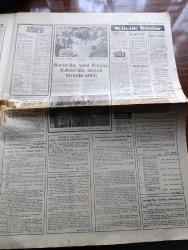 Akşam Gazetesi - 14 Eylül 1968 - Cemal Gürsel'in Ölüm Yıldönümünde Fahri Özdilek İmzası İle Milli Birlik Komitesi Bir Bildiri Yayınladı - 27 Mayıs'tan Yeteri Kadar Ders Alınmadı - Doktor Faruk Ayanoğlu Törenle Dün Toprağa Verildi - Doktor Faruk Ayanoğlu'nun Bütün Hayatını Kurtardıları Oradaydı Fotoğrafı - Kürdistan Dosyası Yarın Açıklıyoruz - Süleyman Demirel Memleketi İleri Götürecek Fikirlerden Korkmayınız Dedi - Aktör Danyal Topatan Vergi Borcundan Yargılandı - Polis Hippy Ve Beatniklere Nazik Davranacak - Karaoğlan Yazan Ve Çizen Suat Yalaz - Mutlak Fakirleşme Oran Olarak Fakirleşme Yazan Çetin Altan Köşe Yazısı - Cihan Pehlivanı Kara Ahmet Yazan Ve Çizen Ratip Tahir Burak - Müzik Yazan Levent Lir - Özdemir Erdoğan Show'lara Başlıyor - Selçuk Ural Sinemaya Geçti - Füsun Önal'a 10 Soru - Şöhret John Lennon'un Başına Vurdu - Elvis Presley - Fenerbahçe Dikkat Manchester City Karşısında En Büyük Rakibiniz Seyircidir - Galatasaray'ı Adana'da Dayak Değil Mağlubiyet Bekliyor