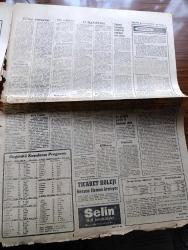 Akşam Gazetesi - 14 Eylül 1968 - Cemal Gürsel'in Ölüm Yıldönümünde Fahri Özdilek İmzası İle Milli Birlik Komitesi Bir Bildiri Yayınladı - 27 Mayıs'tan Yeteri Kadar Ders Alınmadı - Doktor Faruk Ayanoğlu Törenle Dün Toprağa Verildi - Doktor Faruk Ayanoğlu'nun Bütün Hayatını Kurtardıları Oradaydı Fotoğrafı - Kürdistan Dosyası Yarın Açıklıyoruz - Süleyman Demirel Memleketi İleri Götürecek Fikirlerden Korkmayınız Dedi - Aktör Danyal Topatan Vergi Borcundan Yargılandı - Polis Hippy Ve Beatniklere Nazik Davranacak - Karaoğlan Yazan Ve Çizen Suat Yalaz - Mutlak Fakirleşme Oran Olarak Fakirleşme Yazan Çetin Altan Köşe Yazısı - Cihan Pehlivanı Kara Ahmet Yazan Ve Çizen Ratip Tahir Burak - Müzik Yazan Levent Lir - Özdemir Erdoğan Show'lara Başlıyor - Selçuk Ural Sinemaya Geçti - Füsun Önal'a 10 Soru - Şöhret John Lennon'un Başına Vurdu - Elvis Presley - Fenerbahçe Dikkat Manchester City Karşısında En Büyük Rakibiniz Seyircidir - Galatasaray'ı Adana'da Dayak Değil Mağlubiyet Bekliyor