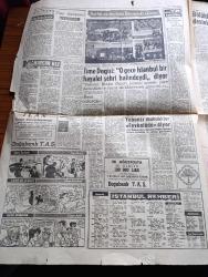 Yeni Sabah Gazetesi - 30 Mayıs 1960 - Sabık Dahiliye Vekili Namık Gedik İntihar Etti - Namık Gedik Kendini Bir Pencereden Atmak Suretiyle Öldü - Batı Dünyası Türkiye'de Durum Güven Verici Diyor - İran Şahı'da Türkiye'deki Hareketi Benimsiyor - Üç Kafadar Fatin Rüştü Zorlu Adnan Menderes ve Namık Gedik Fotoğraf - Sabık Dahiliye Vekili Namık Gedik'in Şu Fotoğraftaki Gülen Yüzünü Gören Azdı - Bayan Zorlu'nun Üzerinde 50 Parça Elmas Bulundu - Pakistan Yeni Hükümetimizi Resmen Tanıdı - Harice Çıkış Durduruldu Giriş Serbest - İzmir'de Kaldırımlara Yazılan Yazı Zulmün Topu Geri Tepti - Hürriyet Şehitleri Abidesini Gençlik Yapacak - Son Bir Aylık Olayların Dünyadaki Akisleri - Time Dergisi O Gece İstanbul Hayalet Şehri Halindeydi Diyor - Hırçın Kız Yazan Serge Dalene Yazı Dizisi - Hayk Hammer Çizen Oğuz Aral - Cafer İle Hürmüz Çizen Altan Erbulak - Osman Bölükbaşı İnkılâbı Destekleyelim Diyor - 17 Yaşındaki Şehit Olan Liseli Nedim Özpulat Ölürken Vatan Sağ Olsun dedi - Besiktaş Takımı