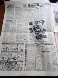 Yeni Sabah Gazetesi - 20 Haziran 1961 - Ankara'da Selde Ölenlerin Sayısı 12 ye Çıktı - Cemal Gürsel 17 Balıkçı Mübadele Edilecektir - Kara Kuvvetleri Komutanı Orgeneral Celal Alkoç Deniz Kuvvetleri Kumandanı Koramiral Zeki Özak Emekliye Sevkedildi - Bu Sene Askeri Okullara Talebe Alınmayacak - Anayasa Davasında Dün Sabıkların Sorgusu Bitti - Adnan Menderes'in Hemşehriliğini Kaldırmayan Kütahya Valisi - Bulgaristan'a Kaçırılan Balıkçılarımıza Mektup - Beyaz Güller Yazan Va Nü Yazı Dizisi - Cafer İle Hürmüz Çizen Altan Erbulak - Hayk Hammer Çizen Oğuz Aral - Fezaya Mikrop Gönderilecek - Kore'nin En  Zengin Adamı Yung Sun Servetini Hükümete Verdi - Nasreddin Hocanın Hayat Hikayesi Güldüren Gerçek Yazan Mehmet Önder - Yassıada Duruşmaları - Metin Oktay Ve Can Bartu'ya Milli Maçlarda Oynamak Şartı İle Avrupa'ya Transfer İzni Verildi - Galatasaraylı Gündüz Kılıç Şampiyonluğu Ve Rövanşı Vermeyeceğiz Dedi - Beşiktaş Everton Maçından Bir Kare - Milli Takım Antrenörü Puppo Sandro - Kırkpınar