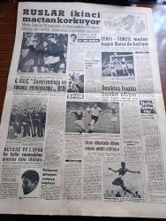 Yeni Sabah Gazetesi - 20 Haziran 1961 - Ankara'da Selde Ölenlerin Sayısı 12 ye Çıktı - Cemal Gürsel 17 Balıkçı Mübadele Edilecektir - Kara Kuvvetleri Komutanı Orgeneral Celal Alkoç Deniz Kuvvetleri Kumandanı Koramiral Zeki Özak Emekliye Sevkedildi - Bu Sene Askeri Okullara Talebe Alınmayacak - Anayasa Davasında Dün Sabıkların Sorgusu Bitti - Adnan Menderes'in Hemşehriliğini Kaldırmayan Kütahya Valisi - Bulgaristan'a Kaçırılan Balıkçılarımıza Mektup - Beyaz Güller Yazan Va Nü Yazı Dizisi - Cafer İle Hürmüz Çizen Altan Erbulak - Hayk Hammer Çizen Oğuz Aral - Fezaya Mikrop Gönderilecek - Kore'nin En  Zengin Adamı Yung Sun Servetini Hükümete Verdi - Nasreddin Hocanın Hayat Hikayesi Güldüren Gerçek Yazan Mehmet Önder - Yassıada Duruşmaları - Metin Oktay Ve Can Bartu'ya Milli Maçlarda Oynamak Şartı İle Avrupa'ya Transfer İzni Verildi - Galatasaraylı Gündüz Kılıç Şampiyonluğu Ve Rövanşı Vermeyeceğiz Dedi - Beşiktaş Everton Maçından Bir Kare - Milli Takım Antrenörü Puppo Sandro - Kırkpınar