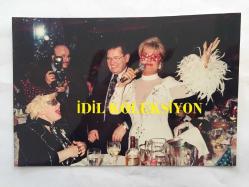 EMEL SAYIN'IN ORİJİNAL 4'LÜ FOTOĞRAF SETİ, 17,5 x 12 m EBADINDA - GÜNAY RESTAURANT YILBAŞI PARTİSİNDE EMEL SAYIN, AJDA PEKKAN, MUAZZEZ ABACI, GÜNAY TUNCEL AYNI KARELERDE, 4 FARKLI ORİJİNAL NET KALİTEDE BASIM FOTOĞRAF