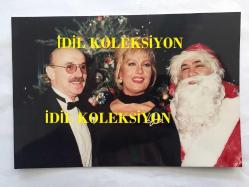 EMEL SAYIN'IN ORİJİNAL 4'LÜ FOTOĞRAF SETİ, 17,5 x 12 m EBADINDA - GÜNAY RESTAURANT YILBAŞI PARTİSİNDE EMEL SAYIN, AJDA PEKKAN, MUAZZEZ ABACI, GÜNAY TUNCEL AYNI KARELERDE, 4 FARKLI ORİJİNAL NET KALİTEDE BASIM FOTOĞRAF