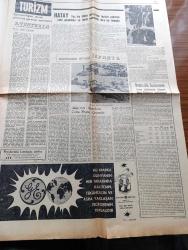 Cumhuriyet Gazetesi - 18 Eylül 1964 - Güvenlik Konseyi Kıbrıs İhtilafını Görüşmeye Devam Etti - İçişleri Bakanı Orhan Öztrak Yunan Uyrukluların İkamet Süresi Uzatılamaz Ve Uzatılmayacaktır Dedi - Makarios Yunan Kralının Düğününe Siyaset Karıştırdı - Toprak Reformu Tasarısı Bu Hafta Bakanlar Kurulunda Görüşülecek - Azapkapı'da Yarım Yonca Şeklinde Geçit Yapılıyor - Adalet Bakanı Sedat Çumralı Siyasi Af Yok Ama Hasta Mahkumlar Bırakılabilir - Gözlük Ve Çizme Yazan İlhan Selçuk Köşe Yazısı - Bir Acı Şarkı Yazan Cronin Yazı Dizisi - Fidel Castro Batırılan İspanyol Gemisinin Sorumluluğunu Amerika'ya Yüklüyor - Bay Oscar Karikatür - Profesör Nimbüs'ün Maceraları Çizgi Roman  - Perde Aralığından Yazan Nadir Nadi Yazı Dizisi -  Balkan Melodileri Festivali - Türk Solisti Tülay German Fotoğraf- Hollanda'daki Maçtan Sonra Fenerbahçeliler Tartaklandı - Fenerbahçe Kulüp Başkanı İsmet Uluğ Maç Tekrarlanacak Dedi - Galatasaray Aufbau'yu Kupadan Silemedi 1 1 - Avrupa Şampiyon Kulüpler Kupa Galipleri