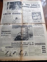 Cumhuriyet Gazetesi - 18 Eylül 1964 - Güvenlik Konseyi Kıbrıs İhtilafını Görüşmeye Devam Etti - İçişleri Bakanı Orhan Öztrak Yunan Uyrukluların İkamet Süresi Uzatılamaz Ve Uzatılmayacaktır Dedi - Makarios Yunan Kralının Düğününe Siyaset Karıştırdı - Toprak Reformu Tasarısı Bu Hafta Bakanlar Kurulunda Görüşülecek - Azapkapı'da Yarım Yonca Şeklinde Geçit Yapılıyor - Adalet Bakanı Sedat Çumralı Siyasi Af Yok Ama Hasta Mahkumlar Bırakılabilir - Gözlük Ve Çizme Yazan İlhan Selçuk Köşe Yazısı - Bir Acı Şarkı Yazan Cronin Yazı Dizisi - Fidel Castro Batırılan İspanyol Gemisinin Sorumluluğunu Amerika'ya Yüklüyor - Bay Oscar Karikatür - Profesör Nimbüs'ün Maceraları Çizgi Roman  - Perde Aralığından Yazan Nadir Nadi Yazı Dizisi -  Balkan Melodileri Festivali - Türk Solisti Tülay German Fotoğraf- Hollanda'daki Maçtan Sonra Fenerbahçeliler Tartaklandı - Fenerbahçe Kulüp Başkanı İsmet Uluğ Maç Tekrarlanacak Dedi - Galatasaray Aufbau'yu Kupadan Silemedi 1 1 - Avrupa Şampiyon Kulüpler Kupa Galipleri