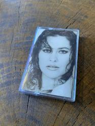 HÜLYA AVŞAR - DOST MUSUN DÜŞMAN MISIN - KASET