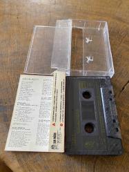 GRUP MERDİVEN - ÇİÇEĞİ BURNUNDA - KASET