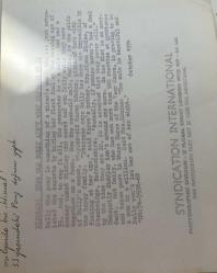 Annesi ve yavru atın aralarına girip sarılarak poz veren küçük çocuk fotoğrafı.ORJİNAL SİYAH & BEYAZ 17x11cm EBADINDA - 1940'LAR, 1950'LER, 1960'LAR ve 1970'LER