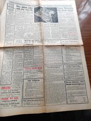 Ulus Gazetesi - 30 Ocak 1967 - Genel Sekreterin Gezisi Yazan Cihad Baban Köşe Yazısı - Yassıada Hikayeleri Yazan Salahattin Hakkı Esatoğlu Köşe Yazısı - Bülent Ecevit Hatay'da Kalabalığa Konuştu Fotoğraf - Bülent Ecevit Biz Politikamızda Teşkilatları Beraberiz - İsmet İnönü Üç Astronot'un Ölümünden Dolayı Üzüntüsünü Amerikan Büyükelçisine Bildirdi - Türkiye Din Görevlileri Birliği Kuruluyor - Karanlık Oda Yazan Hadley Chase Yazı Dizisi - Cezayir Türkiye'den Buzdolabı İstiyor - Can Pazarı Yazan Cemalettin Ünlü Yazı Dizisi - Başkan Kennedy'yi Kim Öldürdü Yazan Edward Jay Epstein Yazı Dizisi - Türkiye Basketbol Ligi'nde Galatasaray 56 Muhafızgücü 54 - Türkiye İşçi Partisi Bir Bildiri İle Orgeneral Cemal Tural'a Çattı - Ağır Siklet Boks Şampiyonu Cassius Clay Terrell'i Yenerse Patterson İle Karşılaşacak - Apollo 1 Ay Gemisinin Yanık Enkazında İncelemeleri Başlanmıştır - Çin Türkistan'ında Kanlı Savaşlar Şiddetlendi - Amerikalı Ermeniler Türkiye İle Uğraşmaktan Vazgeçmiyorlar