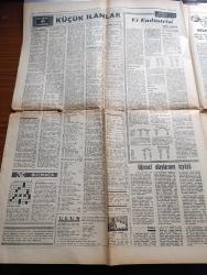 Ulus Gazetesi - 30 Ocak 1967 - Genel Sekreterin Gezisi Yazan Cihad Baban Köşe Yazısı - Yassıada Hikayeleri Yazan Salahattin Hakkı Esatoğlu Köşe Yazısı - Bülent Ecevit Hatay'da Kalabalığa Konuştu Fotoğraf - Bülent Ecevit Biz Politikamızda Teşkilatları Beraberiz - İsmet İnönü Üç Astronot'un Ölümünden Dolayı Üzüntüsünü Amerikan Büyükelçisine Bildirdi - Türkiye Din Görevlileri Birliği Kuruluyor - Karanlık Oda Yazan Hadley Chase Yazı Dizisi - Cezayir Türkiye'den Buzdolabı İstiyor - Can Pazarı Yazan Cemalettin Ünlü Yazı Dizisi - Başkan Kennedy'yi Kim Öldürdü Yazan Edward Jay Epstein Yazı Dizisi - Türkiye Basketbol Ligi'nde Galatasaray 56 Muhafızgücü 54 - Türkiye İşçi Partisi Bir Bildiri İle Orgeneral Cemal Tural'a Çattı - Ağır Siklet Boks Şampiyonu Cassius Clay Terrell'i Yenerse Patterson İle Karşılaşacak - Apollo 1 Ay Gemisinin Yanık Enkazında İncelemeleri Başlanmıştır - Çin Türkistan'ında Kanlı Savaşlar Şiddetlendi - Amerikalı Ermeniler Türkiye İle Uğraşmaktan Vazgeçmiyorlar