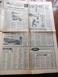 Ulus Gazetesi - 30 Ocak 1967 - Genel Sekreterin Gezisi Yazan Cihad Baban Köşe Yazısı - Yassıada Hikayeleri Yazan Salahattin Hakkı Esatoğlu Köşe Yazısı - Bülent Ecevit Hatay'da Kalabalığa Konuştu Fotoğraf - Bülent Ecevit Biz Politikamızda Teşkilatları Beraberiz - İsmet İnönü Üç Astronot'un Ölümünden Dolayı Üzüntüsünü Amerikan Büyükelçisine Bildirdi - Türkiye Din Görevlileri Birliği Kuruluyor - Karanlık Oda Yazan Hadley Chase Yazı Dizisi - Cezayir Türkiye'den Buzdolabı İstiyor - Can Pazarı Yazan Cemalettin Ünlü Yazı Dizisi - Başkan Kennedy'yi Kim Öldürdü Yazan Edward Jay Epstein Yazı Dizisi - Türkiye Basketbol Ligi'nde Galatasaray 56 Muhafızgücü 54 - Türkiye İşçi Partisi Bir Bildiri İle Orgeneral Cemal Tural'a Çattı - Ağır Siklet Boks Şampiyonu Cassius Clay Terrell'i Yenerse Patterson İle Karşılaşacak - Apollo 1 Ay Gemisinin Yanık Enkazında İncelemeleri Başlanmıştır - Çin Türkistan'ında Kanlı Savaşlar Şiddetlendi - Amerikalı Ermeniler Türkiye İle Uğraşmaktan Vazgeçmiyorlar