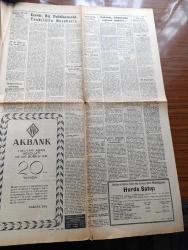 Ulus Gazetesi - 30 Ocak 1967 - Genel Sekreterin Gezisi Yazan Cihad Baban Köşe Yazısı - Yassıada Hikayeleri Yazan Salahattin Hakkı Esatoğlu Köşe Yazısı - Bülent Ecevit Hatay'da Kalabalığa Konuştu Fotoğraf - Bülent Ecevit Biz Politikamızda Teşkilatları Beraberiz - İsmet İnönü Üç Astronot'un Ölümünden Dolayı Üzüntüsünü Amerikan Büyükelçisine Bildirdi - Türkiye Din Görevlileri Birliği Kuruluyor - Karanlık Oda Yazan Hadley Chase Yazı Dizisi - Cezayir Türkiye'den Buzdolabı İstiyor - Can Pazarı Yazan Cemalettin Ünlü Yazı Dizisi - Başkan Kennedy'yi Kim Öldürdü Yazan Edward Jay Epstein Yazı Dizisi - Türkiye Basketbol Ligi'nde Galatasaray 56 Muhafızgücü 54 - Türkiye İşçi Partisi Bir Bildiri İle Orgeneral Cemal Tural'a Çattı - Ağır Siklet Boks Şampiyonu Cassius Clay Terrell'i Yenerse Patterson İle Karşılaşacak - Apollo 1 Ay Gemisinin Yanık Enkazında İncelemeleri Başlanmıştır - Çin Türkistan'ında Kanlı Savaşlar Şiddetlendi - Amerikalı Ermeniler Türkiye İle Uğraşmaktan Vazgeçmiyorlar