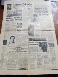 Ulus Gazetesi - 18 Şubat 1968 - İsmet İnönü'nün Hatıraları Anlatan İsmet İnönü Hazırlayan Sabahattin Selek Yazı Dizisi - Ahmet İzzet Paşa Kimdir - Toprakta İstediğimiz Düzen Değişikliği Atatürk'ün Vasiyetidir- Cengiz Nayman Cumhurbaşkanının Dış Gezileri Hakkında Konuştu - İlyas Kılıç CHP Anayasa Dışı Her Davranışın Karşısındadır Dedi - İstanbul'da Su İhtiyacı Çekmece'deki Gollerden Karşılanacak - Nazilli'de İşçi Çocukları için Modern Yuva Açıldı - Böyle Kazanılır Ekmek Parası Yazı - Haftada Bir Gün Yazan Mehdi Zıt - Vietnam'da Nükleer Silah Mı Yazan Ahmet Şükrü Esmer Köşe Yazısı - Fenerbahçe Eskişehir Maçı - Beşiktaş Feriköy'e Dün Şans Tanımadı - Sanlı Sarıalioğlu Fotoğraf - Kış Olimpiyat Oyunları - Bugün Kimin Maçı Var Program - At Yarışları - Türkiye Boks Şampiyonası Devam Ediyor - Hacettepe Dün Gençlerbirliğinden İki Puan Aldı - Sarıyer de Lider İstanbulspor'u 2 1 Yendi