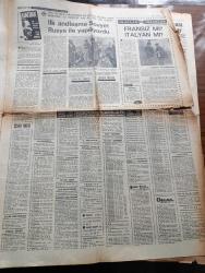 Milliyet Gazetesi - 17 Ocak 1966 - Bayan Gandi'ye Başbakanlık Teklif Edildi -  Sinema Oyuncusu John Mills ve Ailesi Sinemaya Gidiyor Fotoğraf - Ramazan Davulu Bir Mesele Oldu - Mimarlar Ayasofya Müze Kalmalı Dedi - THY'nin Art Uçağı Havadayken Yangın Tehlikesi Geçirdi - Langırt Faciası Yazı Suat Arın - İstanbul'da Yeni 2 Tıp Fakültesi Açılıyor - Kur'an'ı Kerim'den İlhamlar Yazan Behçet Kemal Çağlar - Türk Demir Döküm Fabrikaları - Abdülcanbaz'ın Maceraları Çizen Turhan Selçuk - Çarpıntı Yazan Françoise Sagan Yazı Dizisi - Murat Davman Casuslara Karşı Yazan Ümit Deniz Yazı Dizisi  - Atatürk Bir Milletin Yeniden Doğuşu Yazan Lord Kinross Çeviren Murat Belge Yazı Dizisi - Olaylar ve İnsanlar Hazırlayan Hasan Pulur - Adana Bölge Tiyatrosu Açılıyor - Rıfat Ilgaz -  Hababam Sınıfı - Yaşar Kemal'in Tenekesi Gülriz Sururi  Engin Cezzar Tiyatro Topluluğu Sahnesinde - Beşiktaş Şampiyon - Lider Bursaspor Beylerbeyini 2 0 Yendi -Şampiyon Kulüpler Turnuvası İçin Orhan Şeref Apak Yeni Teklif Yapacak