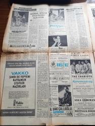 Milliyet Gazetesi - 17 Ocak 1966 - Bayan Gandi'ye Başbakanlık Teklif Edildi -  Sinema Oyuncusu John Mills ve Ailesi Sinemaya Gidiyor Fotoğraf - Ramazan Davulu Bir Mesele Oldu - Mimarlar Ayasofya Müze Kalmalı Dedi - THY'nin Art Uçağı Havadayken Yangın Tehlikesi Geçirdi - Langırt Faciası Yazı Suat Arın - İstanbul'da Yeni 2 Tıp Fakültesi Açılıyor - Kur'an'ı Kerim'den İlhamlar Yazan Behçet Kemal Çağlar - Türk Demir Döküm Fabrikaları - Abdülcanbaz'ın Maceraları Çizen Turhan Selçuk - Çarpıntı Yazan Françoise Sagan Yazı Dizisi - Murat Davman Casuslara Karşı Yazan Ümit Deniz Yazı Dizisi  - Atatürk Bir Milletin Yeniden Doğuşu Yazan Lord Kinross Çeviren Murat Belge Yazı Dizisi - Olaylar ve İnsanlar Hazırlayan Hasan Pulur - Adana Bölge Tiyatrosu Açılıyor - Rıfat Ilgaz -  Hababam Sınıfı - Yaşar Kemal'in Tenekesi Gülriz Sururi  Engin Cezzar Tiyatro Topluluğu Sahnesinde - Beşiktaş Şampiyon - Lider Bursaspor Beylerbeyini 2 0 Yendi -Şampiyon Kulüpler Turnuvası İçin Orhan Şeref Apak Yeni Teklif Yapacak