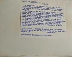 Bir çiftlikte kasketini takıp yetişkin bir atı severken çekilmiş erkek fotoğrafı. 7 Kasım 1968 .ORJİNAL SİYAH & BEYAZ 19x13cm EBADINDA - 1940'LAR, 1950'LER, 1960'LAR ve 1970'LER