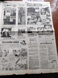 Tercüman İnci Ekran Gazetesi - 17 Ocak 1978 - Tarık Akan'la Güçbirliği Yapan Cüneyt Arkın Sinema Sanatçıları Televizyon Rekabetine Karşı Birleşmeli - Aktör Cüneyt Arkın Güneş Ne Zaman Doğacak İsimli Filmde Rusya'dan Kaçıp Yurda Sığınan Bir Türk'ü Canlandırıyor - Cüneyt Arkın Ve Tarık Akan Fotoğraf - Kaynanalar Dizisinin Sevimli Hizmetçisi Defne Yalnız 1979 Eurovision Yarışmasına Katılacağım Diyor Fotoğraf - Nevin Pere Yeğenlerinin Eşiğinde Ekrana Gelecek - TV Yıldızı Foto Roman Oynayanlar Suna Yıldızoğlu Şevki Erdal Ve Belkıs Gökçe - Kadın Ev Köşesi - Neden Saçsız Kalınır - Televizyon Niyazi Yazan Suavi Süalp Çizen Alp Tamer - Sevda Kuyusu Yazan ve Çizen Erol Denli - Makaracı Suavi Süalp - Evlenmek İstiyorum - Tarihi Macera Romanı Şeytan Kuyusu - Gülizar Filmi Emel Sayın Ediz Hun Bol Bol Şarkı Var Fotoğraf - Aytül Kasar Sunuculuğu Da Yaptığı Programda Beş Şarkı İle Ekrana Geliyor - Ara Nağmesi Yazan Aziz Üstel