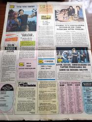 Tercüman İnci Ekran Gazetesi - 17 Ocak 1978 - Tarık Akan'la Güçbirliği Yapan Cüneyt Arkın Sinema Sanatçıları Televizyon Rekabetine Karşı Birleşmeli - Aktör Cüneyt Arkın Güneş Ne Zaman Doğacak İsimli Filmde Rusya'dan Kaçıp Yurda Sığınan Bir Türk'ü Canlandırıyor - Cüneyt Arkın Ve Tarık Akan Fotoğraf - Kaynanalar Dizisinin Sevimli Hizmetçisi Defne Yalnız 1979 Eurovision Yarışmasına Katılacağım Diyor Fotoğraf - Nevin Pere Yeğenlerinin Eşiğinde Ekrana Gelecek - TV Yıldızı Foto Roman Oynayanlar Suna Yıldızoğlu Şevki Erdal Ve Belkıs Gökçe - Kadın Ev Köşesi - Neden Saçsız Kalınır - Televizyon Niyazi Yazan Suavi Süalp Çizen Alp Tamer - Sevda Kuyusu Yazan ve Çizen Erol Denli - Makaracı Suavi Süalp - Evlenmek İstiyorum - Tarihi Macera Romanı Şeytan Kuyusu - Gülizar Filmi Emel Sayın Ediz Hun Bol Bol Şarkı Var Fotoğraf - Aytül Kasar Sunuculuğu Da Yaptığı Programda Beş Şarkı İle Ekrana Geliyor - Ara Nağmesi Yazan Aziz Üstel