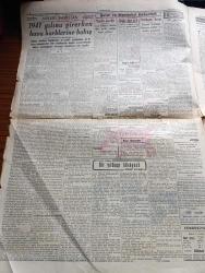 Cumhuriyet Gazetesi - 1 İkincikanun ( Ocak) 1941 -  Yeni Sene Kutlu Olsun - Kahraman Mehmetçikten Gençliğe Mektup - Bir Harb Yılından Diğer Bir Harp Yılına Yazanlar Yunus Nadi Köşe Yazısı - Bugün Merhum Maarif Vekili Necati'nin 12. Yıldönümüdür - Yılbaşı Piyangosu Çekildi - Roosevelt'in Hitabesi Her Yerde Sevinçle Karşılandı - Berlin Matbuatı Sükut Ediyor - Küçük Hikasy Bir Yılbaşı Hikayesi Yazan Hamdi Varoğlu - 1941 Yılına Girerken Hava Harblerine Bakış Yazan M.S. - Kızıl Vazo Yazan Peride Celal Yazı Dizisi - Durak Yerleri Yazan Burhan Felek Köşe Yazısı - Ömer Rıza Doğrul Köşe Yazısı - Merhametten Maraz Yazan Stefan Zweig Yazı Dizisi - Çemberlitaş Sinemasında Okyanus Bekçileri - Saray Sinemasında Günahkarlar - Alkazar Sineması - Kars Yeni Vali Muavini Raşid Demirtaş Fotoğraf - Türkiye Köylü İşçi Elbiseleri Toptan Satış Yeri - Marvin Fabrikası - Doktor Operatör Rahime Batu - Londra'nın Bombardımanı