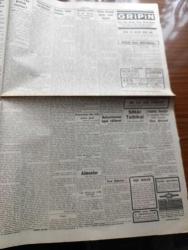 Cumhuriyet Gazetesi - 2 Mart 1941 - Büyük Okyanus Haritası - İngiliz Türk İttifakı Yazan Yunus Nadi Köşe Yazısı - Türkiye'den Ayrılırken İngiliz Hariciye Nazırı Anthony Eden Hariciye Vekilimiz Şükrü Saraçoğlu'na Samimi Bir Telgraf Çekti - Almanlar Bulgaristana Girdiler Mi - Dün Üçler Paktına Giren Bulgaristan'ı Ve Dört Komşusuyla Huzurlarınızda Gösterir Harita - Bulgaristan'ın İşgal Edilmesi - Küçük Hikâye Bir Gencin Masalı Yazan Leman Ahıskal - Büyük Muasırlar Yazan Winston Churchill Yazı Dizisi - Kocamustafapaşa'da Sümbülefendi Cinayetinin Esrarı Henüz Çözülemedi - Haftanın Şakaları Yazan Burhan Felek - İngiltere Ve Almanya Üzerine Bombalar Atıldı - İngilizler 26 İtalyan Tayyaresi Düşürdüler - Londra Radyosunun Yeni Bir Türkçe Servisi - Sihirbaz Yazan Somerset Maugham Yazı Dizisi - Marmara Sinemasında İlk Gala Kanlı Balalayka - Maksim Büyük Salonda Safiye Ve 20 Kişilik Saz Heyeti - Eminönü Halkevinin Basketbol Maçları - Bugün Yapılacak Maçlar - Fenerbahçe Stadı - Gaz Şirketi