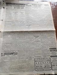 Cumhuriyet Gazetesi - 25 Birincikanun ( Aralık) 1941 - Winston Churchill Washington'da Yazan Yunus Nadi Köşe Yazısı - Buğday Koruma Vergisi Kalktı - Dünkü Mecliste Başvekilimiz Refik Saydam Ve Üç Vekil İzahat Verdiler - Şark Cephesinde Gördüklerim Yazan Emekli General H. Emir Erkilet Yazı Dizisi - Ticaret Vekili Mümtaz Ökmen - Ziraat Vekili Muhlis Erkmen - Maliye Vekili Fuad Ağralı - Japon Harb Tebliği Wake Adası 2 Gün Evvel Zaptedildi - Avrupa'nın Müstakbel Nizamı Papa Pie Bir Mesaj Neşretti - Hamlet Davasında Hukuki Bir Hadise- Şark Cephesinde Harekat Ruslar Külli Kuvvetlerini Harbe Sürdü - Türk Basınının 50. Yıldönümü - Yılbaşı Ve Bayram Şerefine Türkçe Sözlü Mihracenin Kızı El Hamra'da - Küçük Hikâye Kırlangıçlar Yazan Nuri Refik - Cumhuriyet'in Edebi Romanı Karanfilli Kadın Yazan Cronin Yazı Dizisi - Hong Kong'ta İngiliz Mukavemeti - Deva Ağrı Kesici - Bulmaca - Arkın Saatleri - Singer Saat Mağazaları - Borsa - Doktor İhsan Sami - Afrika'da Alman Kumandanı General Rommel Fotoğraf