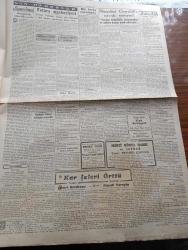 Cumhuriyet Gazetesi - 3 Birincikanun ( Aralık) 1942 - Bir Facia Etrafında 2 - Suikast Davası Dünkü Celsede Von Papen'in Hususi Katibesi Roz Dinlendi - Suikast Suçlularından Abdurrahman Kornilof Ve Pavlof Mahkeme Huzurunda Fotoğraf - Millet Meclisi Örfi İdare Kanununu Altı Ay Daha Temdid Etti - Mussolini Churchill'e Cevap Veriyor - Nafia Vekili Ali Fuad Cebesoy - Marmara'da Yapılacaktır İskeleler - Elageilada Kati Muharebe Başlıyor - Stalingrad Bölgesinde Çembere Alınanlar Almanlar - Şimali Afrika'da Darlan Bir İmparatorluk Konseyi Kurdu - Amerikan Ordusunun Şimali Afrika'ya Çıkışına Dair Radyo İle Nakledilen Resimler - Üsküdar Doğancılarda Şeyhülislam Ömer Efendi'nin Arsasında Verem Dispanserinin Temeli Atıldı Fotoğraf - Kızılay Seyyar Mutfaklar la Uzak Semtteki Halka Sıcak Yemek Verecek - Tanzimatın İlk Romanı Yazan İsmail Hami Danişmend Yazı Dizisi - Spor Hocası Faik Üstünidman Vefat Etti - Ses Sinemasında Yunanistan'ın En Güzel Sesi Tangolar Kraliçesi Sofia Vembo - Kar İzleri Örttü