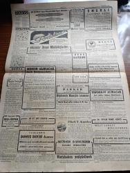 Cumhuriyet Gazetesi - 3 Birincikanun ( Aralık) 1942 - Bir Facia Etrafında 2 - Suikast Davası Dünkü Celsede Von Papen'in Hususi Katibesi Roz Dinlendi - Suikast Suçlularından Abdurrahman Kornilof Ve Pavlof Mahkeme Huzurunda Fotoğraf - Millet Meclisi Örfi İdare Kanununu Altı Ay Daha Temdid Etti - Mussolini Churchill'e Cevap Veriyor - Nafia Vekili Ali Fuad Cebesoy - Marmara'da Yapılacaktır İskeleler - Elageilada Kati Muharebe Başlıyor - Stalingrad Bölgesinde Çembere Alınanlar Almanlar - Şimali Afrika'da Darlan Bir İmparatorluk Konseyi Kurdu - Amerikan Ordusunun Şimali Afrika'ya Çıkışına Dair Radyo İle Nakledilen Resimler - Üsküdar Doğancılarda Şeyhülislam Ömer Efendi'nin Arsasında Verem Dispanserinin Temeli Atıldı Fotoğraf - Kızılay Seyyar Mutfaklar la Uzak Semtteki Halka Sıcak Yemek Verecek - Tanzimatın İlk Romanı Yazan İsmail Hami Danişmend Yazı Dizisi - Spor Hocası Faik Üstünidman Vefat Etti - Ses Sinemasında Yunanistan'ın En Güzel Sesi Tangolar Kraliçesi Sofia Vembo - Kar İzleri Örttü