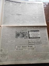 Cumhuriyet Gazetesi - 4 Birincikanun ( Aralık) 1942 - Bir Facia Etrafında 3 - İngiliz Donanması Tunus Harekatına İştirak Ediyor Cezayir Sularında Mihverin 6 Gemisi Batırıldı - İngiliz Hariciye Nazırı M. Eden'e Göre Yeni Kurulacak Avrupa Nizamı - Kalmuk Bozkırlarında Tecrid Edilen Muhtelif Sovyet Kıtaları İmha Edildi - Amerikan Bahriye Nazırı Albay Knox Fotoğraf - Japonlar Yeniden Gemiler Batırmışlar - Stalingradın Şimalinde Mühim Bir Tepe Zaptedildi - İki Muharib Tarafın Zafer Ümitleri Yazan Emekli General H. Emir Erkilet - Romanın İstihalesi Ve Biz Yazan Celaleddin Ezine - Küçük Hikaye İki Kız Kardeşler Yazan Orhan Rahmi Gökçe - Bu Pazar Yapılacak At Koşuları - Karmen Taksim Sinemasında - Kar İzleri Örttü Yazan Henri Bordeaux Yazı Dizisi - Amiral Darlan'ın Kurduğu Teşekkül - İtalyan Mütarekesi Rivayetleri Arttı - Kanada Sularında Batırılan Alman Denizaltıları - Yenir Mi Yenmez Mi Yazan Burhan Felek Köşe Yazısı - Merhum Faik Üstünidmanın Cenazesi Defnedildi -Doktor Kemal Saraçoğlu