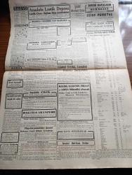 Cumhuriyet Gazetesi - 4 Birincikanun ( Aralık) 1942 - Bir Facia Etrafında 3 - İngiliz Donanması Tunus Harekatına İştirak Ediyor Cezayir Sularında Mihverin 6 Gemisi Batırıldı - İngiliz Hariciye Nazırı M. Eden'e Göre Yeni Kurulacak Avrupa Nizamı - Kalmuk Bozkırlarında Tecrid Edilen Muhtelif Sovyet Kıtaları İmha Edildi - Amerikan Bahriye Nazırı Albay Knox Fotoğraf - Japonlar Yeniden Gemiler Batırmışlar - Stalingradın Şimalinde Mühim Bir Tepe Zaptedildi - İki Muharib Tarafın Zafer Ümitleri Yazan Emekli General H. Emir Erkilet - Romanın İstihalesi Ve Biz Yazan Celaleddin Ezine - Küçük Hikaye İki Kız Kardeşler Yazan Orhan Rahmi Gökçe - Bu Pazar Yapılacak At Koşuları - Karmen Taksim Sinemasında - Kar İzleri Örttü Yazan Henri Bordeaux Yazı Dizisi - Amiral Darlan'ın Kurduğu Teşekkül - İtalyan Mütarekesi Rivayetleri Arttı - Kanada Sularında Batırılan Alman Denizaltıları - Yenir Mi Yenmez Mi Yazan Burhan Felek Köşe Yazısı - Merhum Faik Üstünidmanın Cenazesi Defnedildi -Doktor Kemal Saraçoğlu